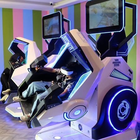 Lagoona Beach Luxury Resort And Spa Μανάμα Εξωτερικό φωτογραφία A racing simulator