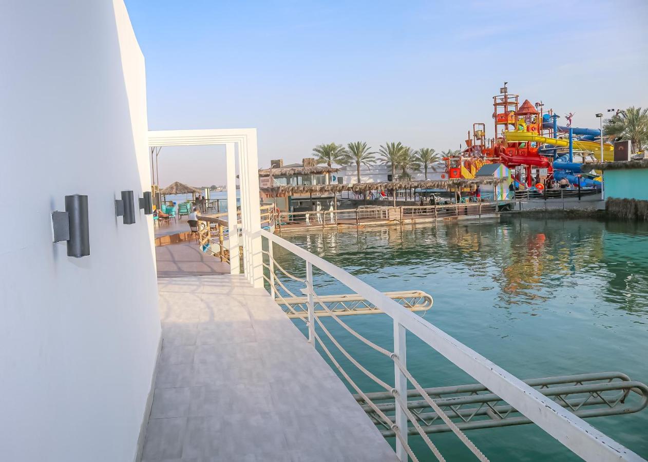 Lagoona Beach Luxury Resort And Spa Μανάμα Εξωτερικό φωτογραφία View of the water park