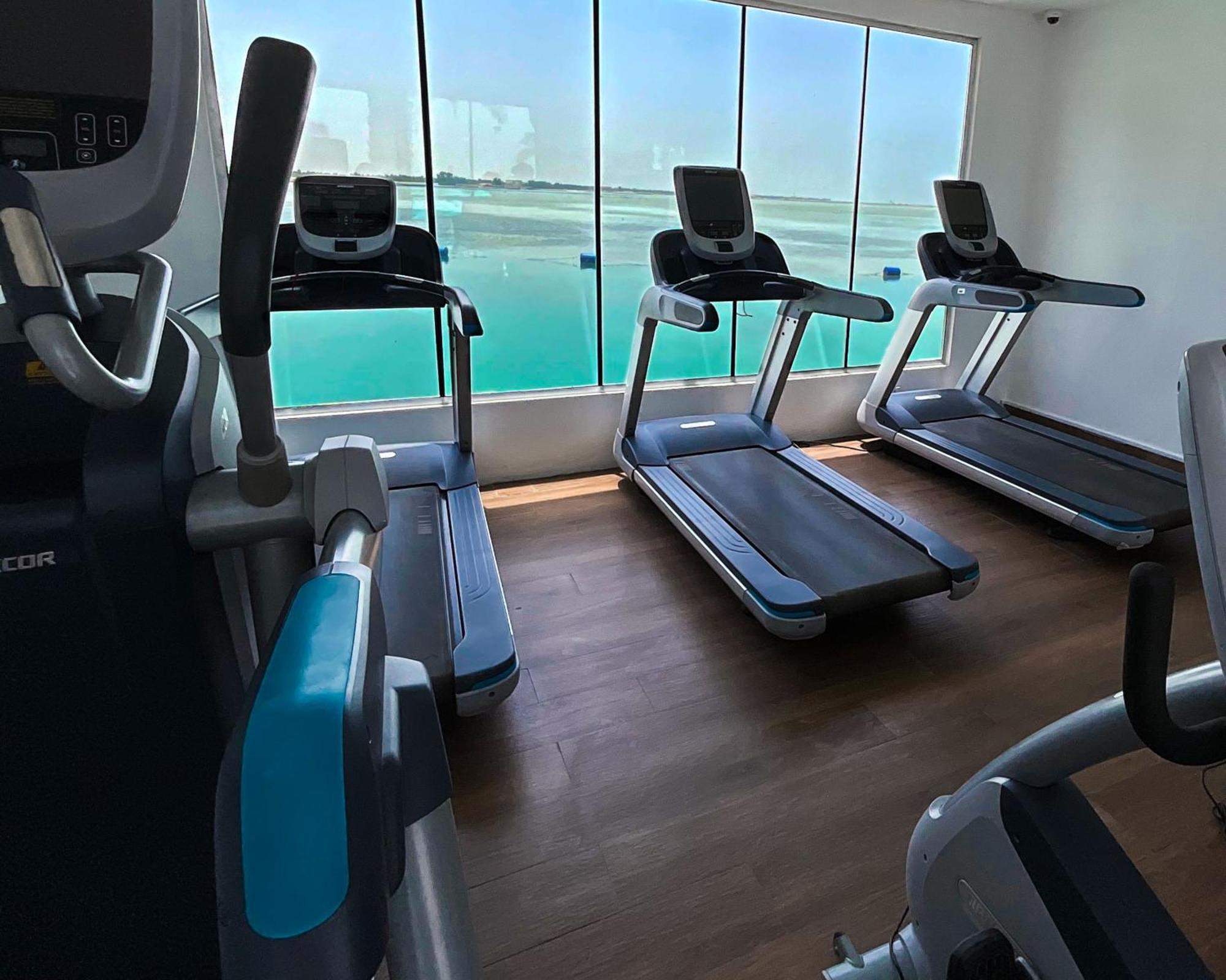 Lagoona Beach Luxury Resort And Spa Μανάμα Εξωτερικό φωτογραφία The gym at the hotel