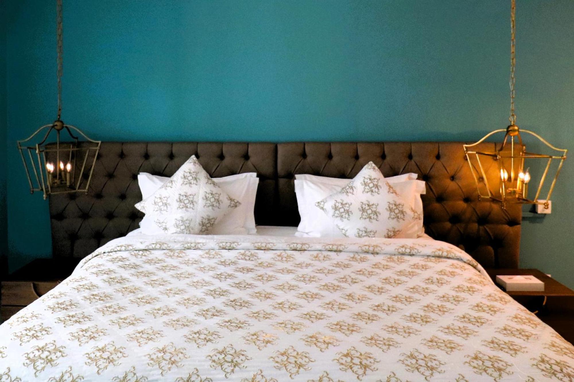 Lagoona Beach Luxury Resort And Spa Μανάμα Εξωτερικό φωτογραφία A bed with a duvet